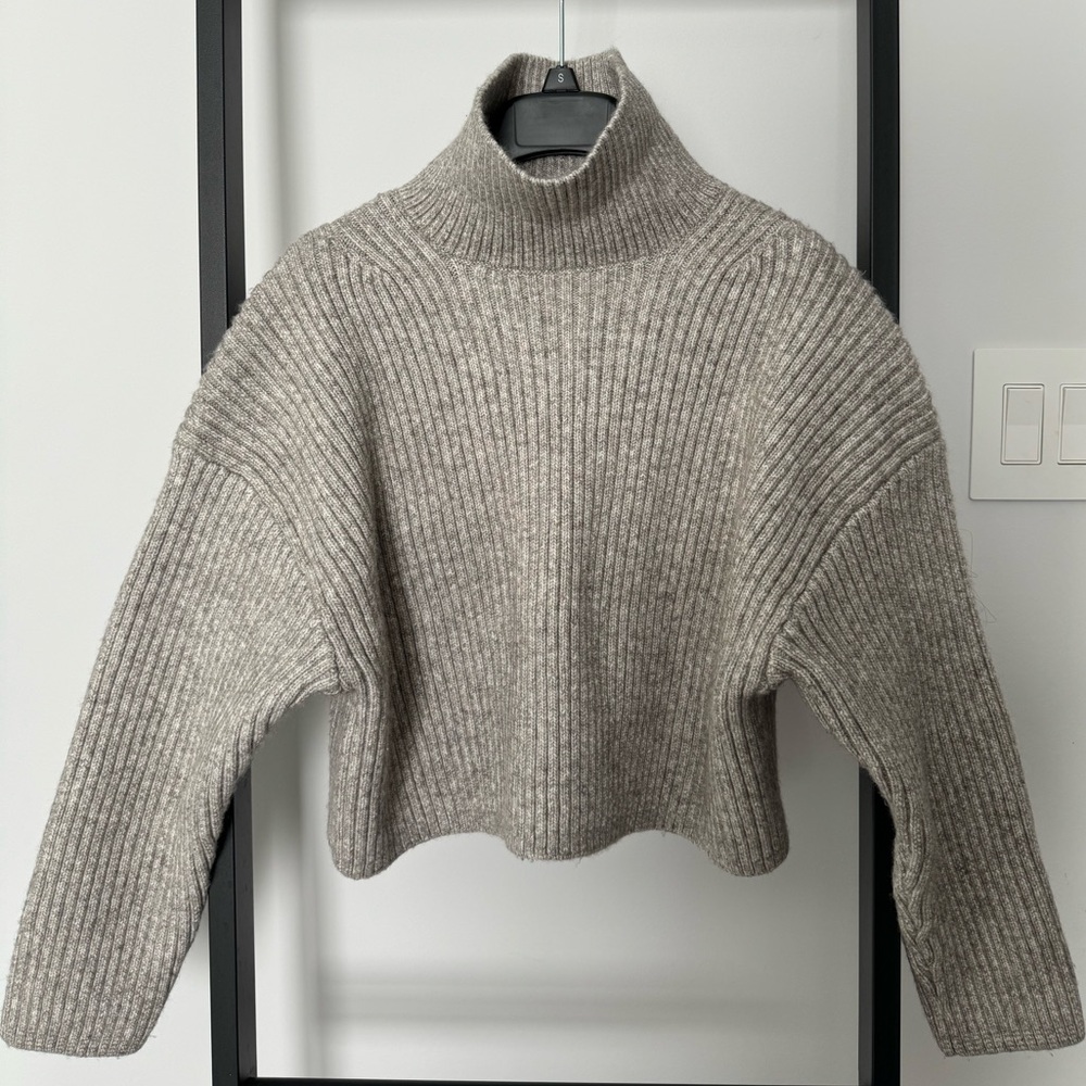 H&M Gray Cowl Neck Cropped Sweater